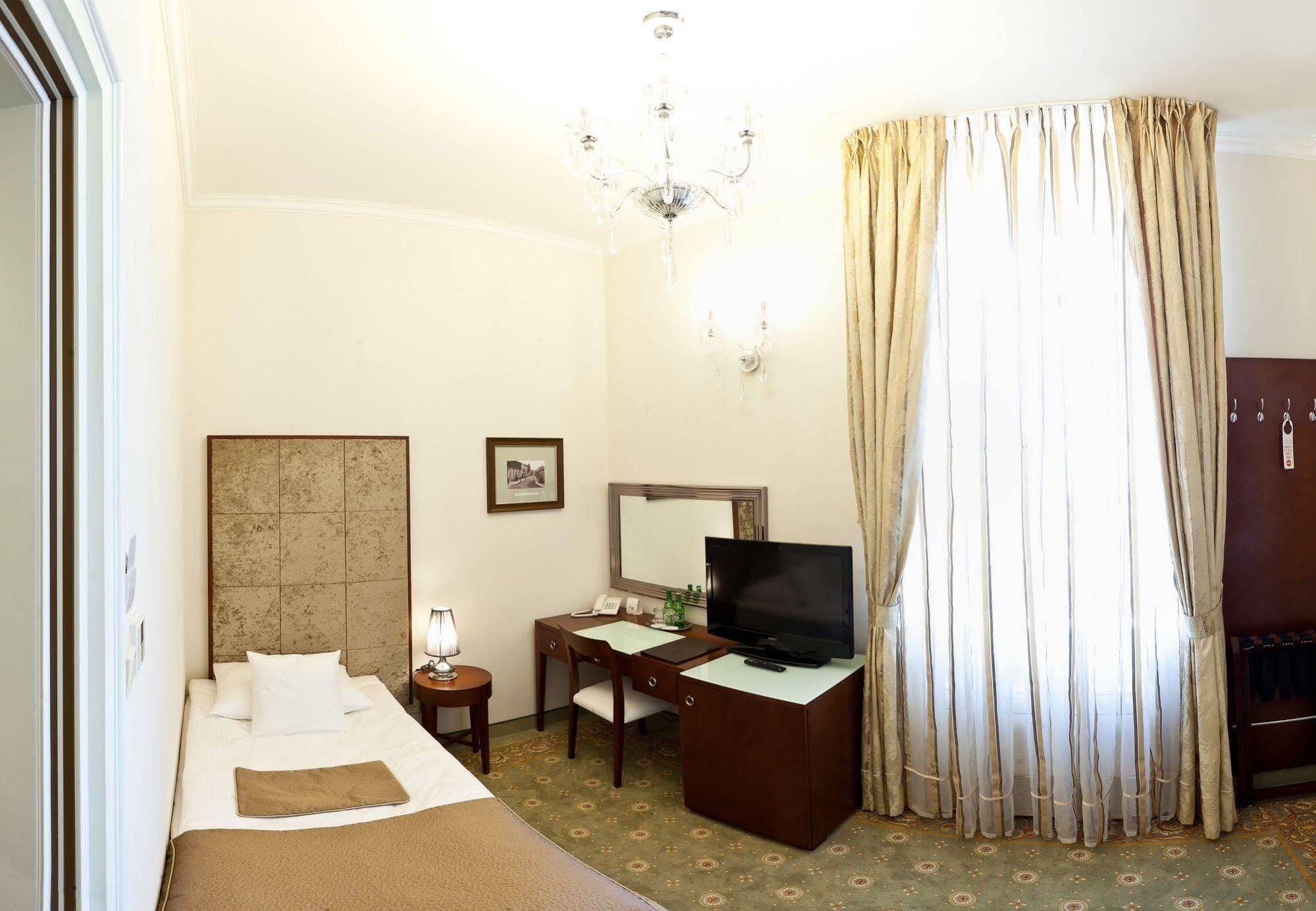 Hotel Willa Hueta Kielce Exterior photo